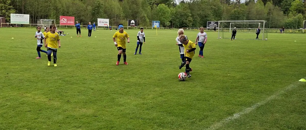 Mladí fotbalisté bavili diváky. Padaly góly, nechyběla radost ani bojovnost