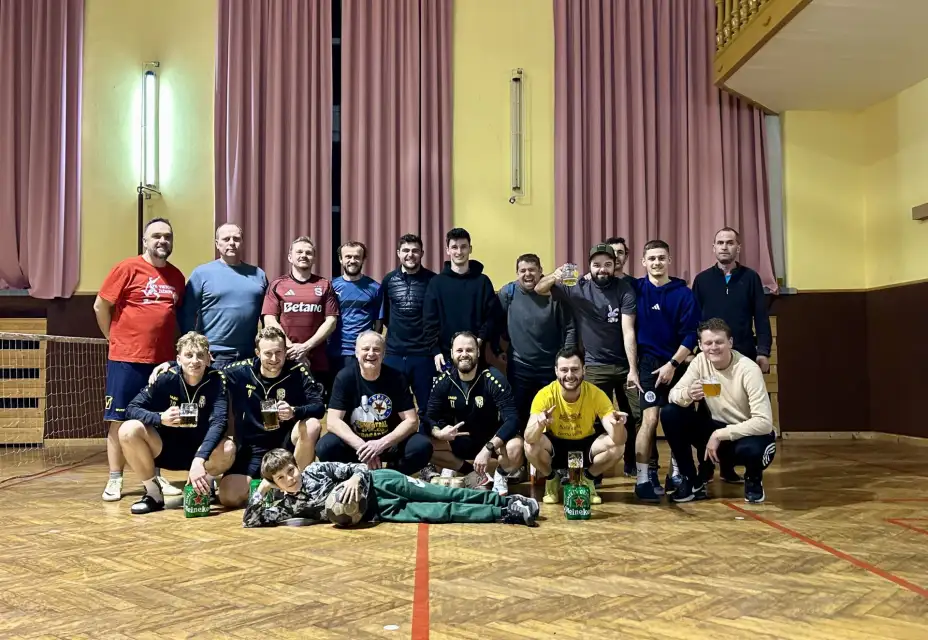 Vánoční nohejbalový memoriál Štefana Ryšálka přinesl skvělé zápasy i sváteční pohodu