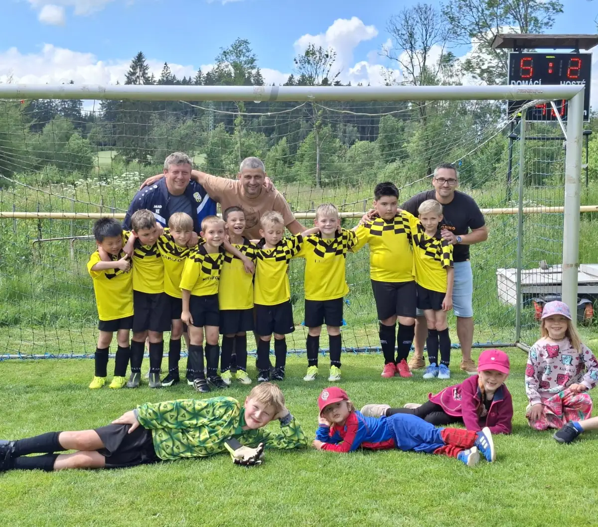 Mladí fotbalisté potěšili domácí fanoušky. Proti Bílé Třemešné dvakrát zvítězili