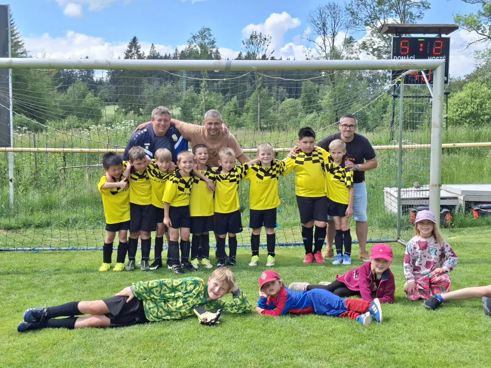 Mladí fotbalisté potěšili domácí fanoušky. Proti Bílé Třemešné dvakrát zvítězili