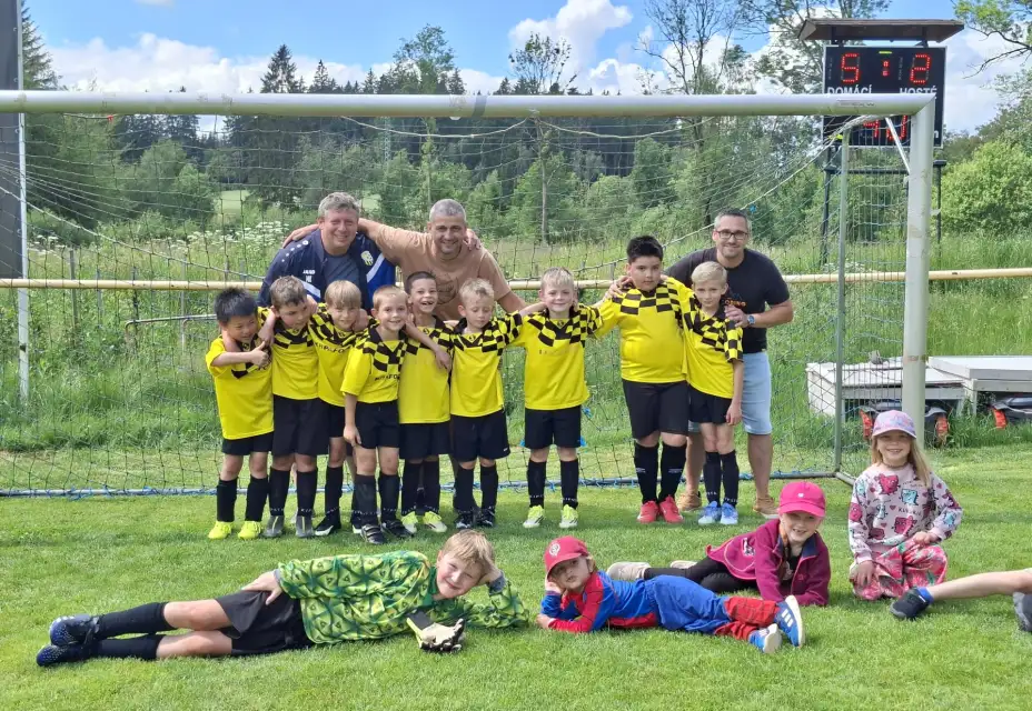 Mladí fotbalisté potěšili domácí fanoušky. Proti Bílé Třemešné dvakrát zvítězili