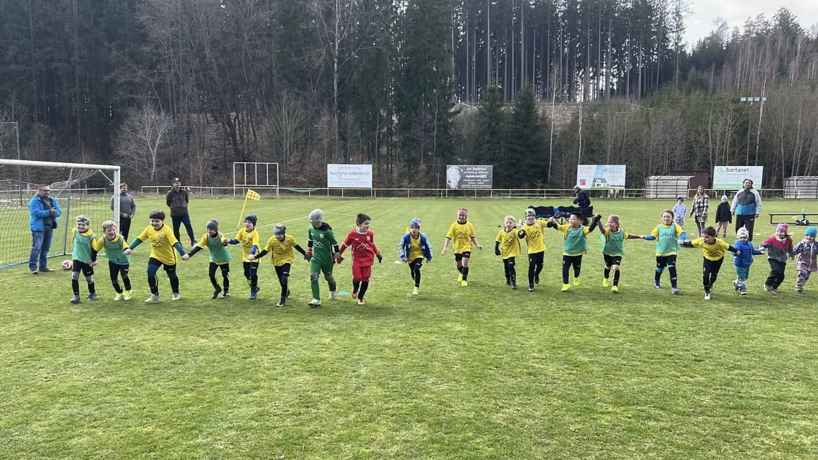 Fotbalové dopoledne plné radosti mladší přípravky: Áčko dominovalo, béčko ukázalo statečné srdce