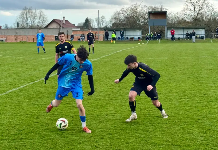 AKTUALIZOVÁNO: Díky výbornému vstupu do utkání si A-tým odvezl ze Železnice tři body, dvakrát se prosadil Štěpán Drinka