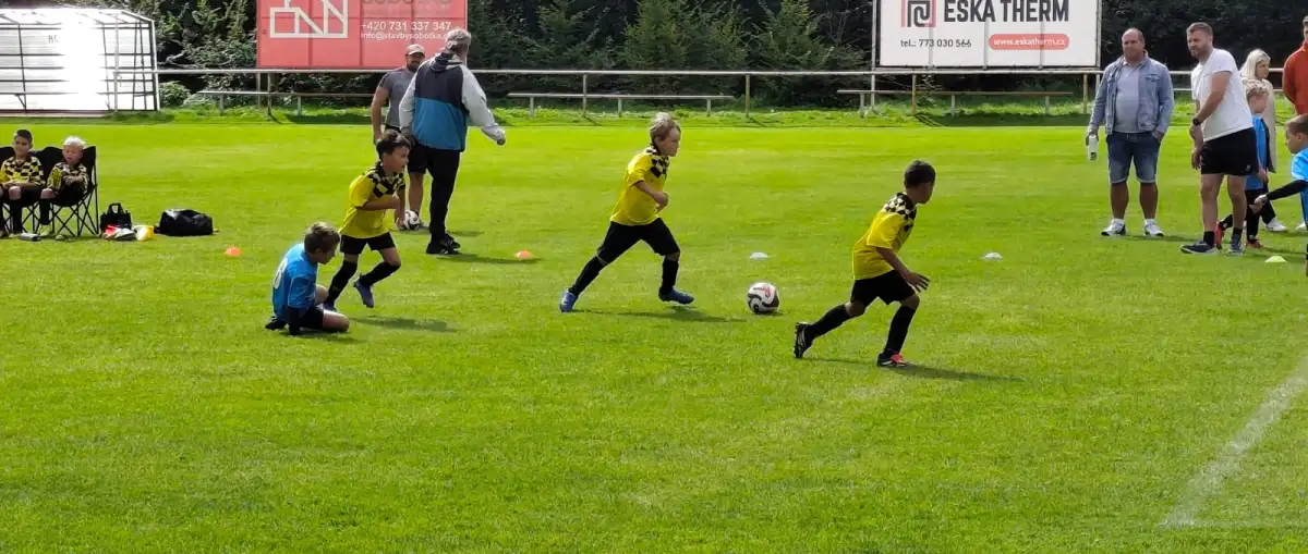 Mladší přípravka odstartovala sezonu ve velkém stylu. Vítězné nasázela 35 branek